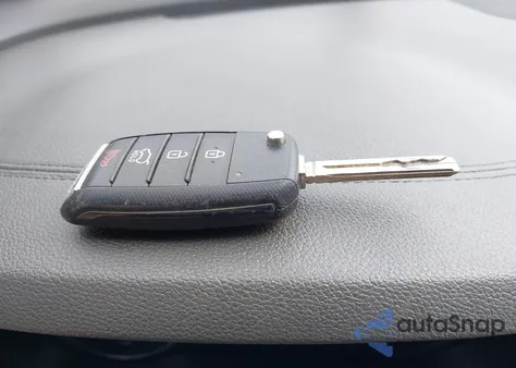 2018 Kia Sportage Lx z USA, uszkodzony, nr VIN KNDPM3AC8J7311715